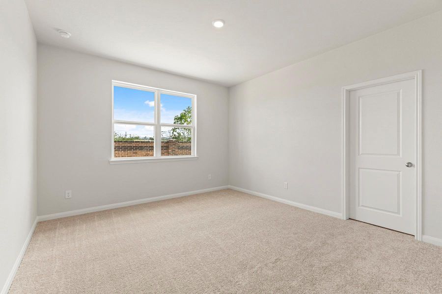 Spacious, unfurnished interior of a new home in Canterra Creek, Arcola (Image 7).