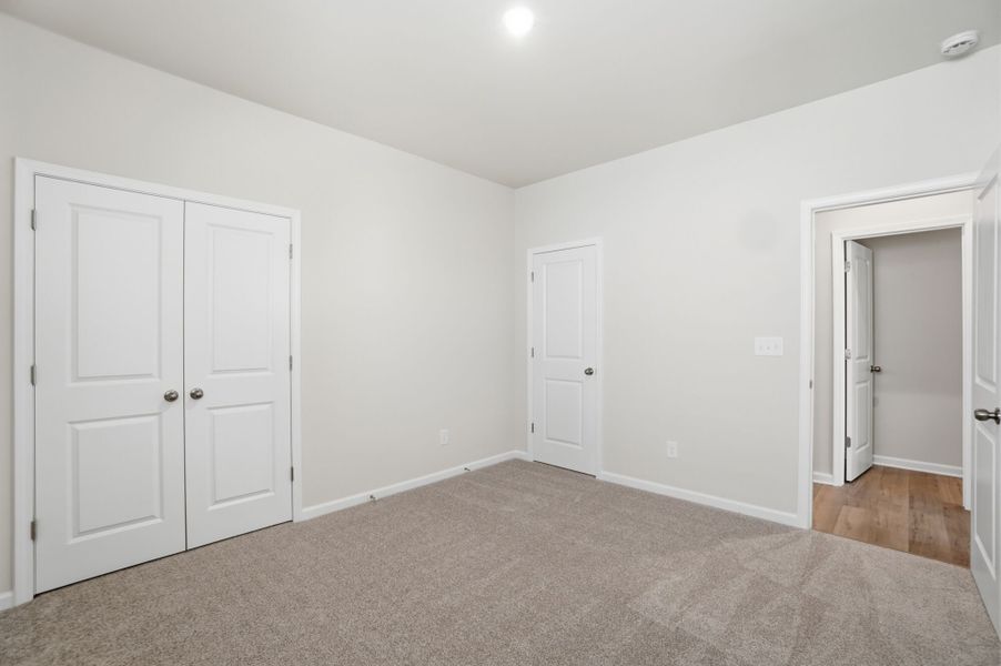 Spacious, unfurnished interior of a new home in Waxhaw Landing, Monroe (Image 25).