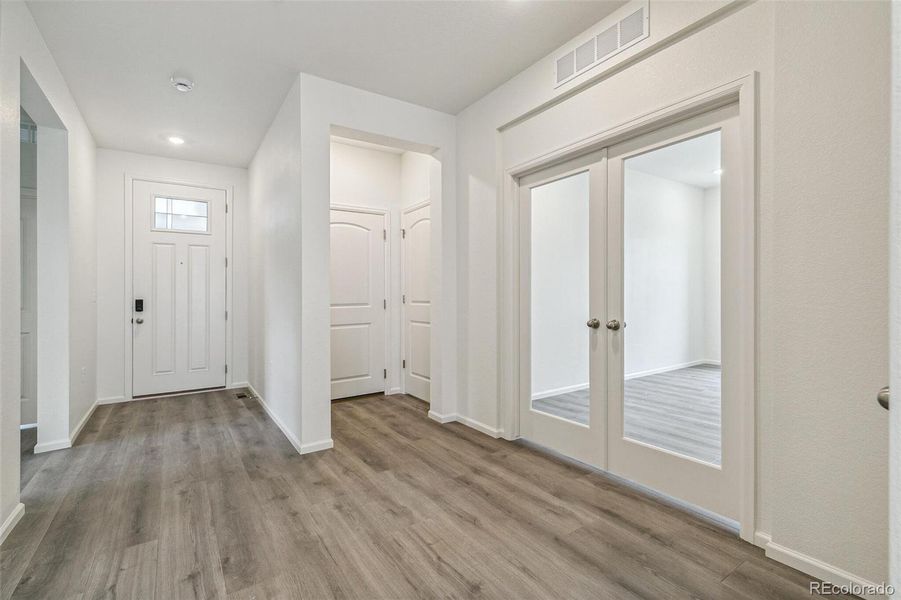 Spacious, unfurnished interior of a new home in Farmlore, Brighton (Image 27).