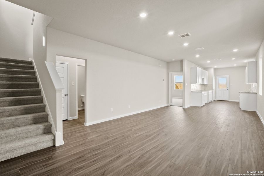 Spacious, unfurnished interior of a new home in Dauer Ranch, New Braunfels (Image 25). Spacious, unfurnished interior of a new home in Dauer Ranch, New Braunfels (Image 25).