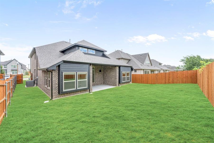 Exterior details and patio area of a home in Glenwood Meadows, Denton (Image 24).