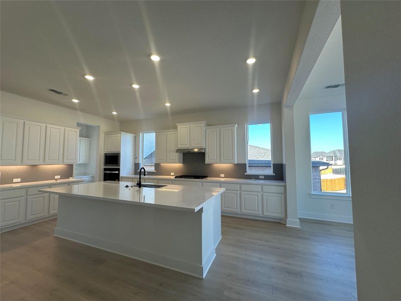 Stunning finishes in Light & Bright Kitchen