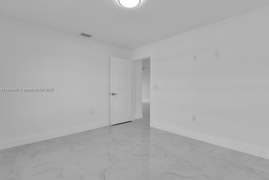 Spacious, unfurnished interior of a new home in , Lehigh Acres (Image 27).
