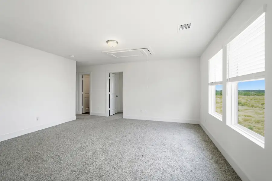 Spacious, unfurnished interior of a new home in Garden Grove, San Antonio (Image 26).