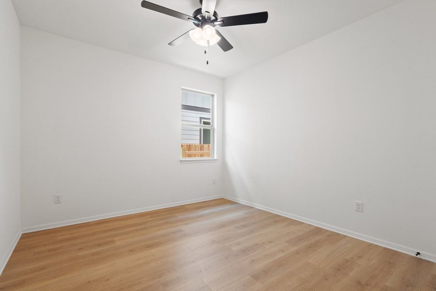 040_lb107686_483 040_lb107686_483