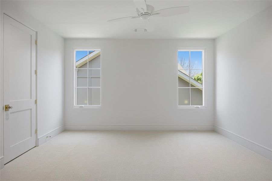 Spacious, unfurnished interior of a new home in , Dallas (Image 36).
