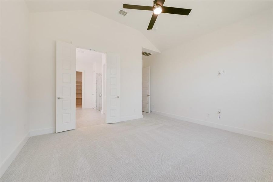 Spacious, unfurnished interior of a new home in Quail Hollow, Rockwall (Image 26).