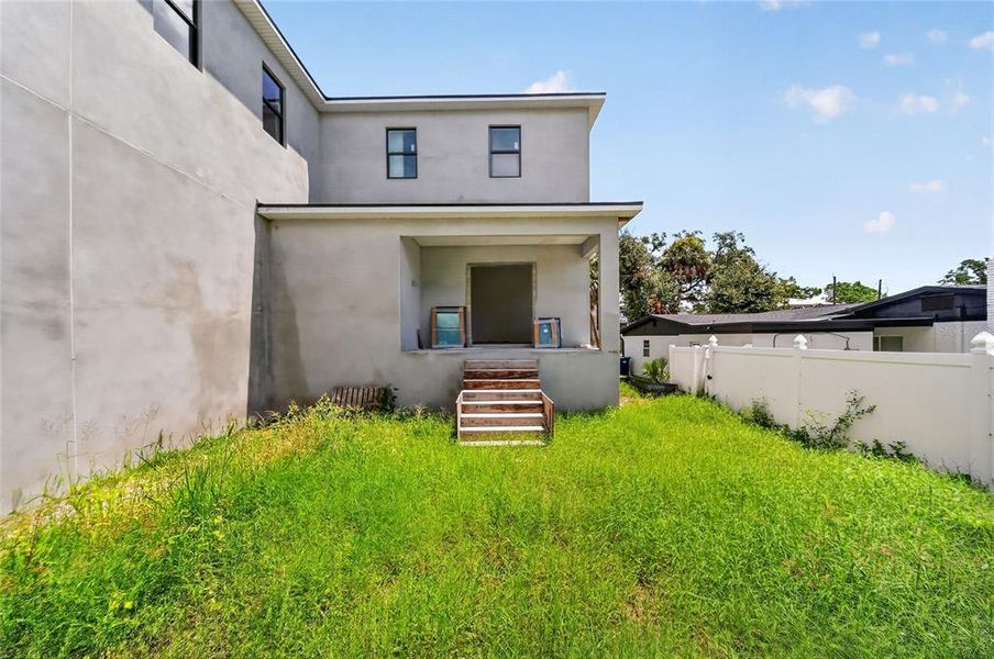 Exterior details and patio area of a home in , Tampa (Image 11).