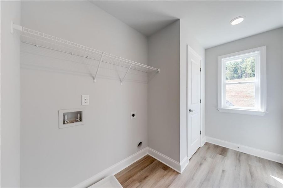 Spacious, unfurnished interior of a new home in , Homer (Image 27).