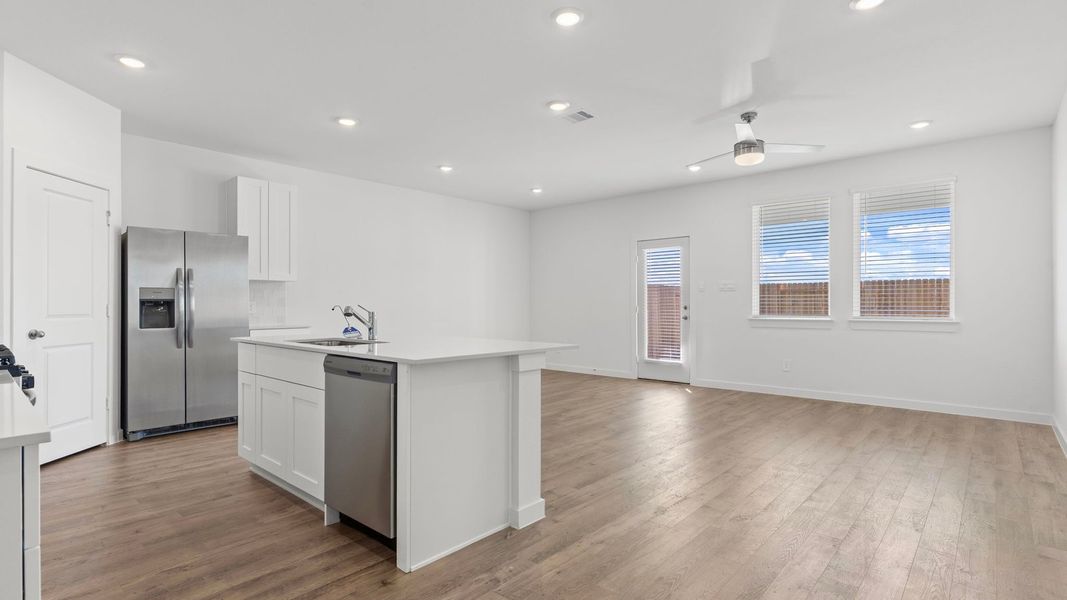Spacious, unfurnished interior of a new home in Villarosa at Tamarron, Katy (Image 24).
