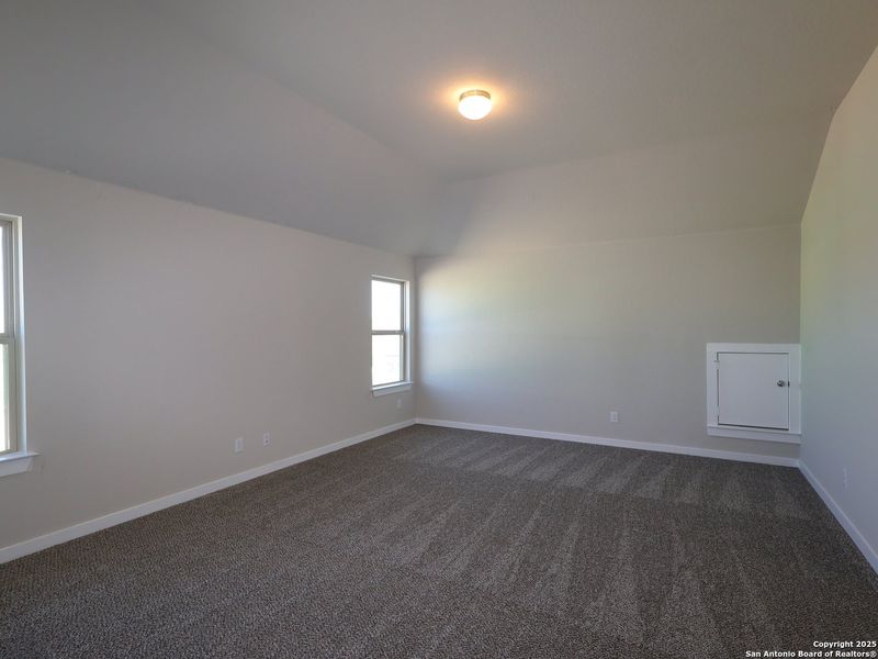 Spacious, unfurnished interior of a new home in Winding Brook, San Antonio (Image 15). Spacious, unfurnished interior of a new home in Winding Brook, San Antonio (Image 15).