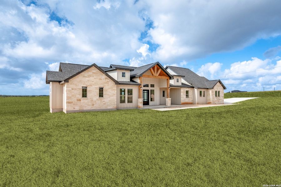Exterior details and patio area of a home in , La Vernia (Image 4).
