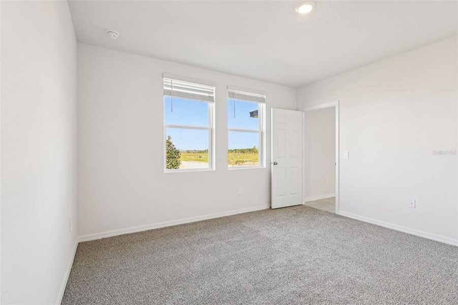 Spacious, unfurnished interior of a new home in , Lake Alfred (Image 29).