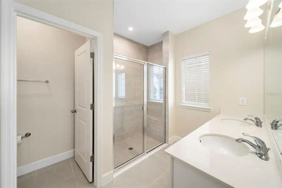 Furnished interior view inside a new home in , Bradenton (Image 12).