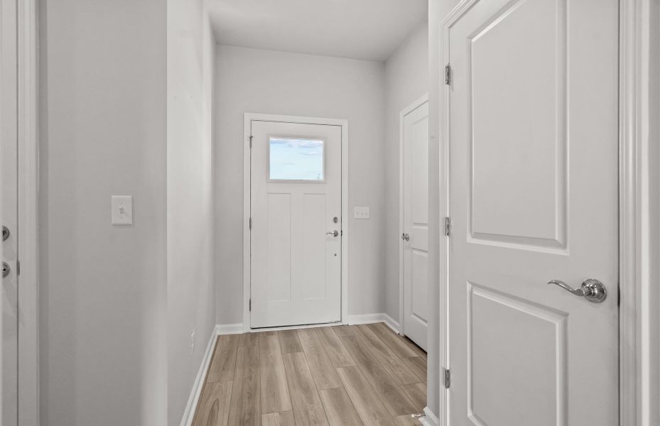 Spacious, unfurnished interior of a new home in Crestview, Spartanburg (Image 24).