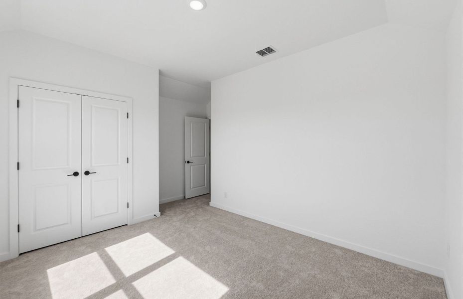Spacious, unfurnished interior of a new home in Sunfield, Buda (Image 41).