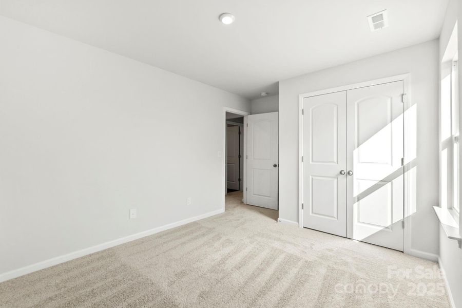 Spacious, unfurnished interior of a new home in The Meadows at Asbury Ridge, York (Image 19).