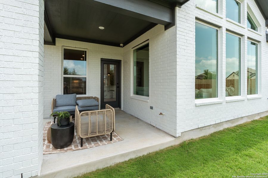 Exterior details and patio area of a home in Stillwater Ranch, San Antonio (Image 3).