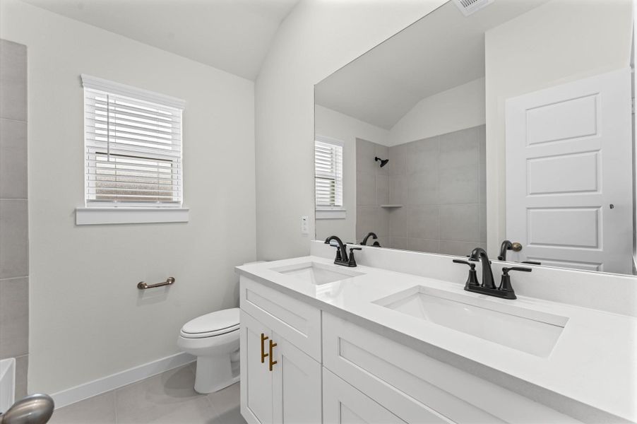 Furnished interior view inside a new home in , Angleton (Image 7).