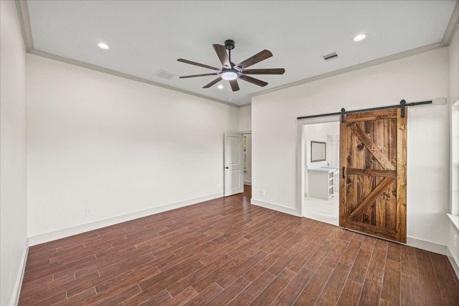 Spacious, unfurnished interior of a new home in , Baytown (Image 20).