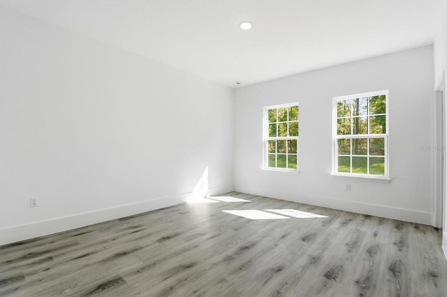 Spacious, unfurnished interior of a new home in , Citrus Springs (Image 30).