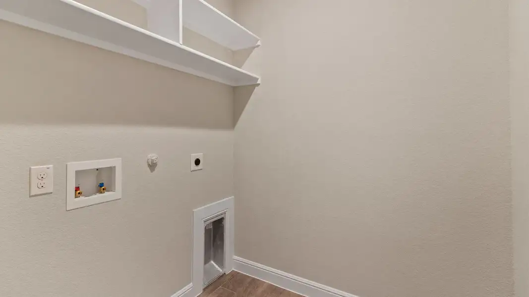 Spacious, unfurnished interior of a new home in Bluestem, Rhome (Image 26).