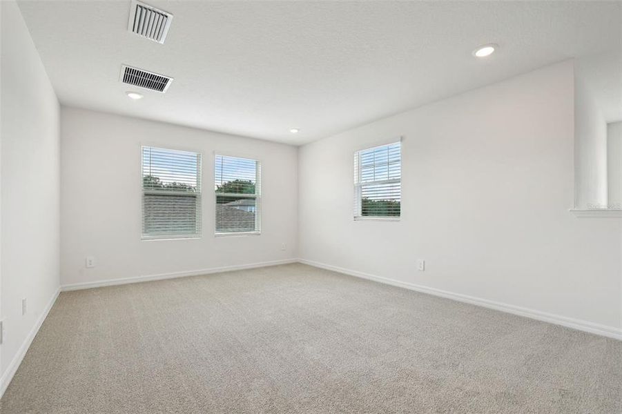 Spacious, unfurnished interior of a new home in The Reserve at Twin Lakes, St. Cloud (Image 26).