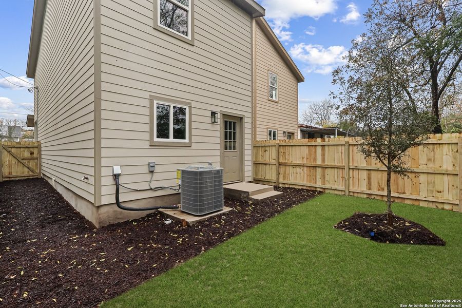 Exterior details and patio area of a home in , San Antonio (Image 15).