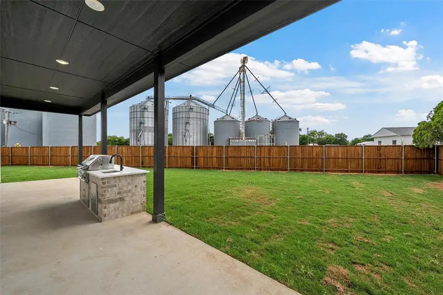 Exterior details and patio area of a home in , Hillsboro (Image 3).