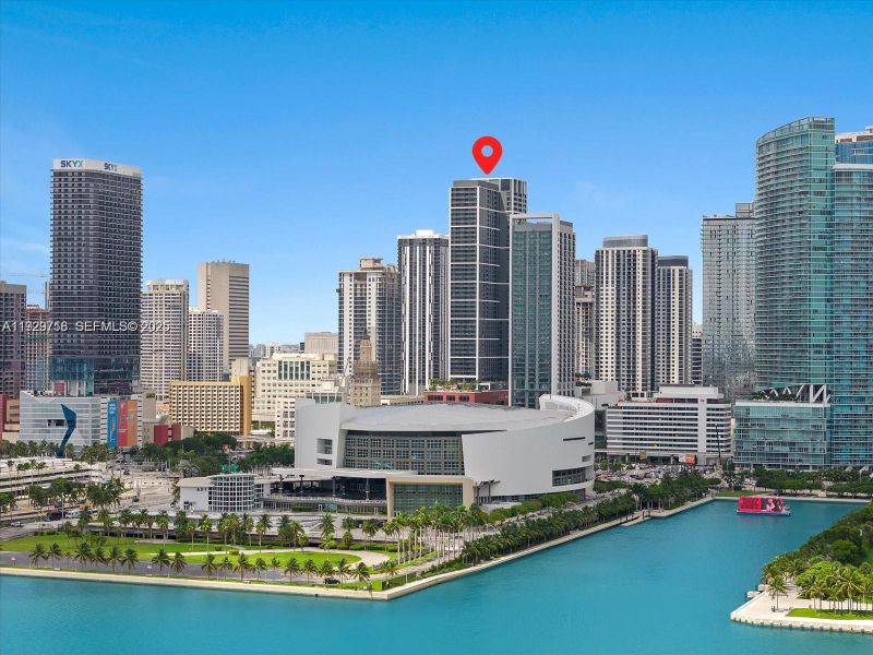 Condo located in Miami, FL showcasing its design and architecture (Image 25).