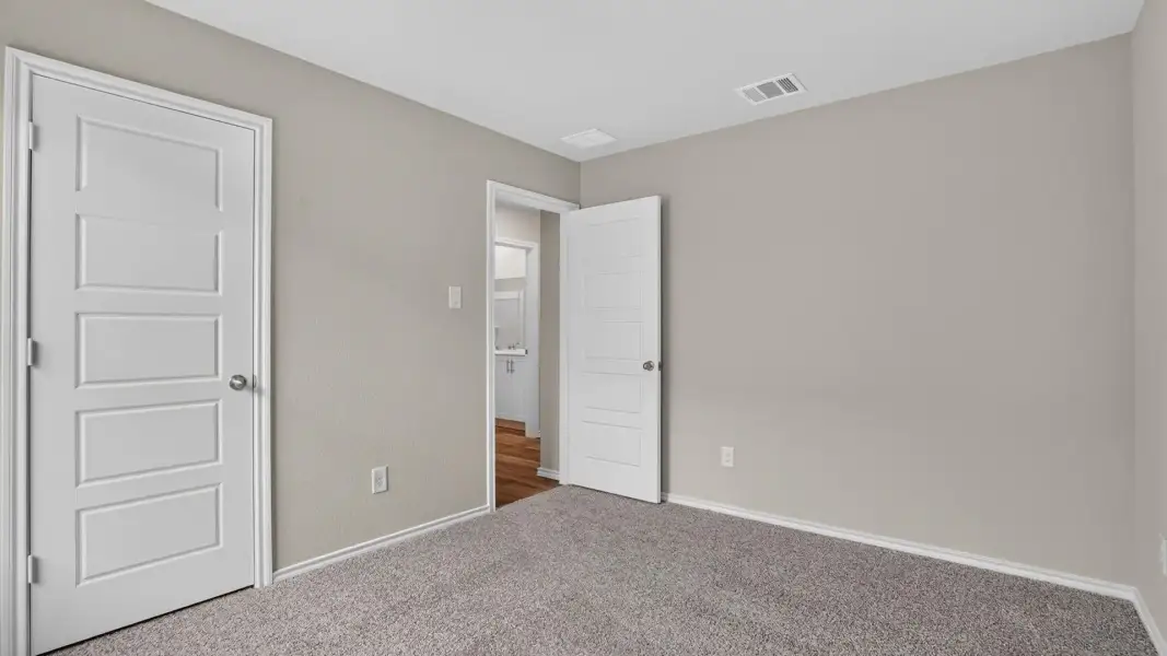 Spacious, unfurnished interior of a new home in Monarch at the Meadows, Ponder (Image 20).