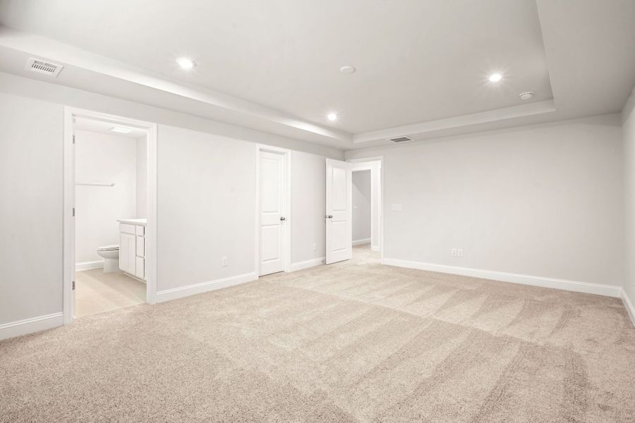Spacious, unfurnished interior of a new home in Waterways, Richmond Hill (Image 20).