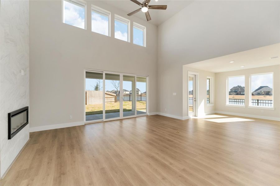 Spacious, unfurnished interior of a new home in Valencia, Manvel (Image 35).