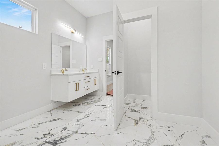 Spacious, unfurnished interior of a new home in , Dallas (Image 17).