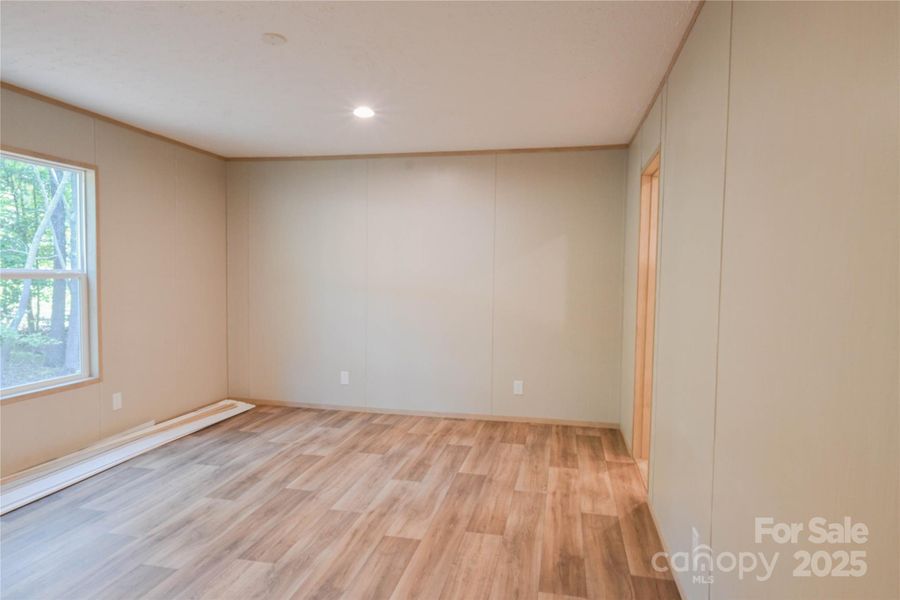 Spacious, unfurnished interior of a new home in , Clover (Image 21).