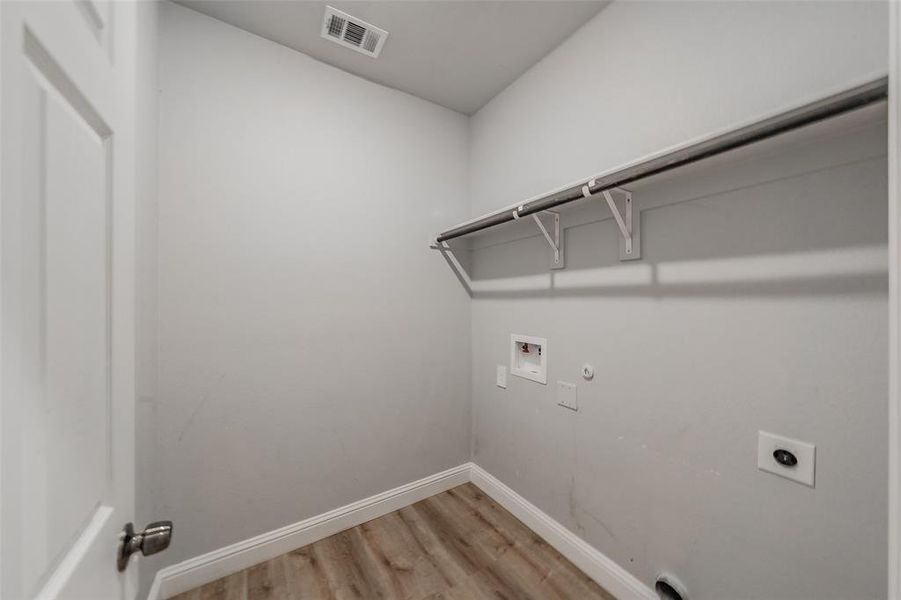 Spacious, unfurnished interior of a new home in , Cleburne (Image 21).