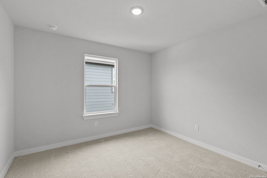 Spacious, unfurnished interior of a new home in Rosemont Hill, San Antonio (Image 23).