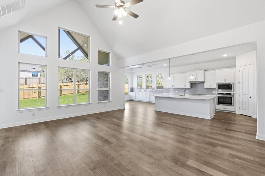 Spacious, unfurnished interior of a new home in Retreat at San Gabriel, Georgetown (Image 16).