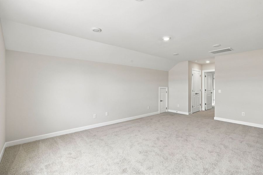 Spacious, unfurnished interior of a new home in Terrapin, Leland (Image 30).