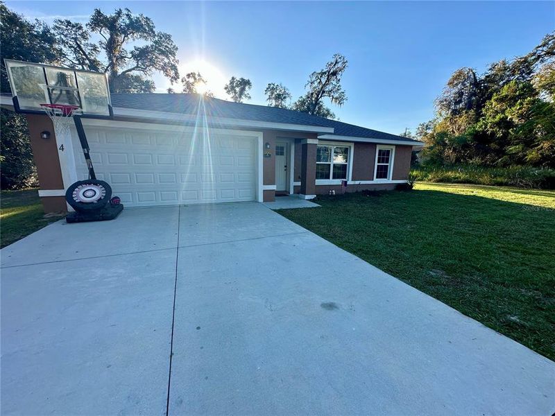 Exterior details and patio area of a home in , Ocala (Image 2).