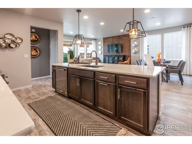 EXAMPLE PHOTO: KITCHEN ISLAND