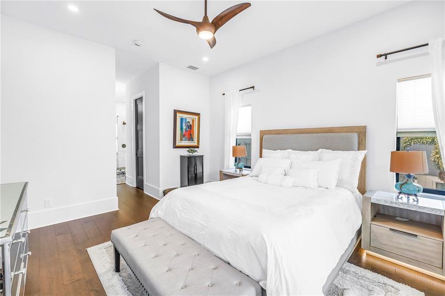 Furnished interior view inside a new home in , St. Petersburg (Image 39).