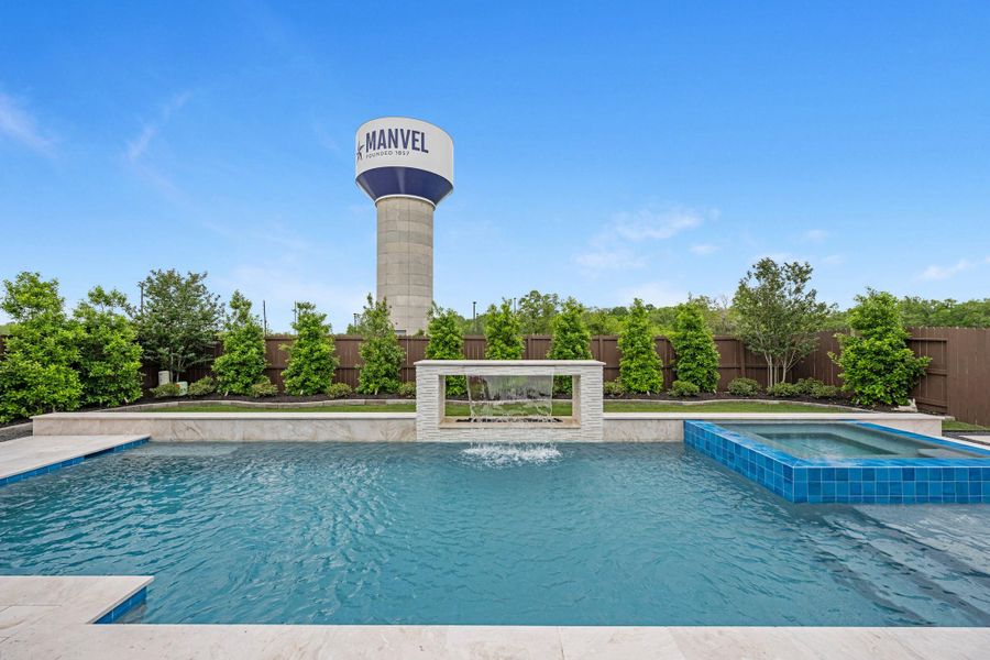 Pool, spa & fire feature with well-manicured lawn.