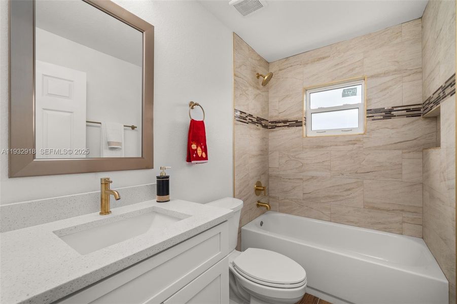 Furnished interior view inside a new home in , Sebring (Image 14).