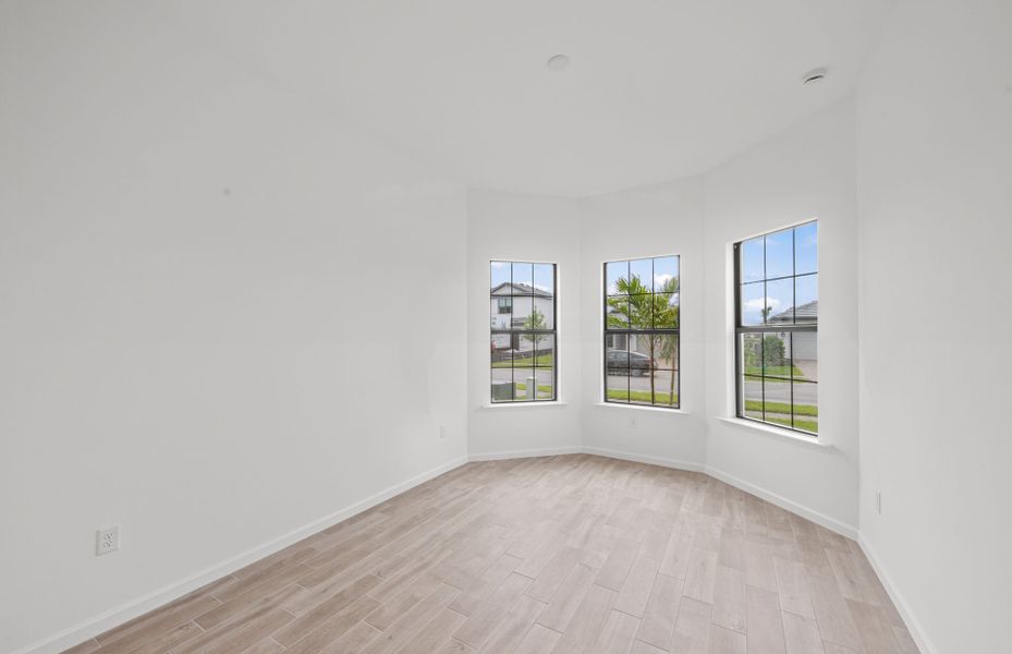 Spacious, unfurnished interior of a new home in Terreno, Naples (Image 18).