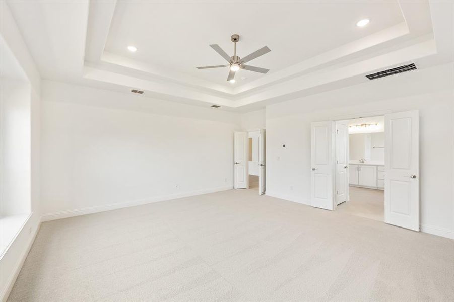 Spacious, unfurnished interior of a new home in Terracina, Rockwall (Image 35).