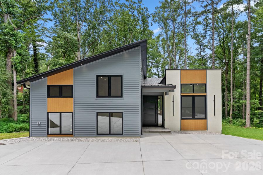 Image 34 of a home in .