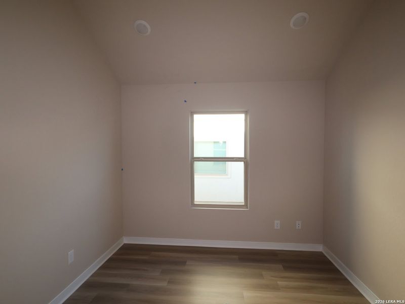 Spacious, unfurnished interior of a new home in Cinco Lakes, San Antonio (Image 33).