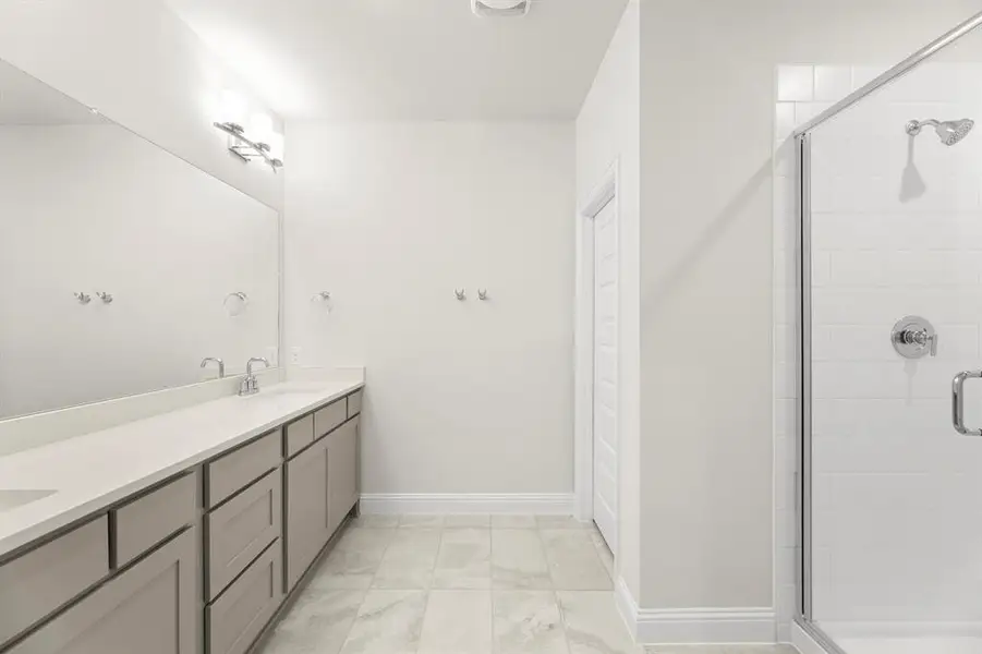 21. 3916 Keya - Bath