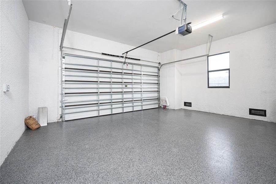 Spacious, unfurnished interior of a new home in , Rotonda West (Image 18).